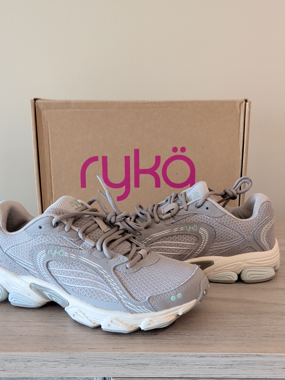Ryka NIB Sneakers L.Gray/Aqua 6W